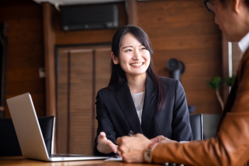 友人・知人に紹介してもらう