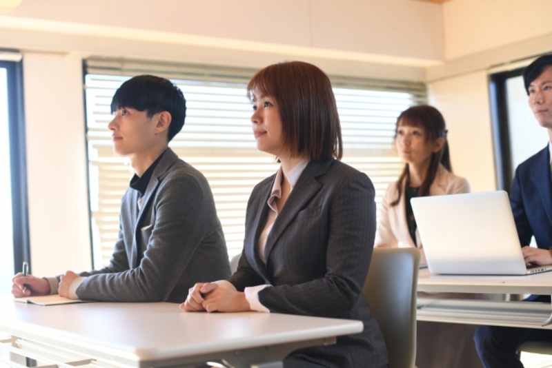 有料セミナーや勉強会に参加する